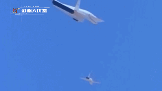开云官网:空中战术大显身手：高空轰炸成得分法宝